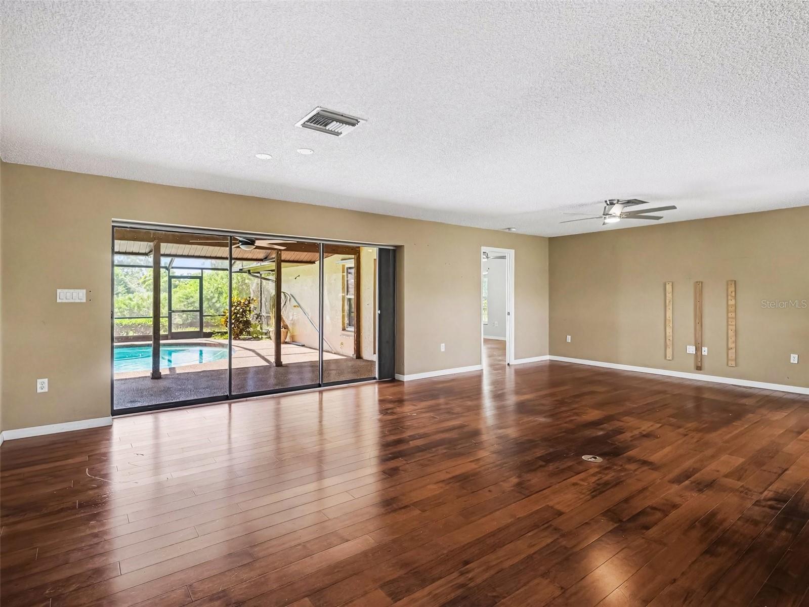 4375 SEDLEY LN — photo 3