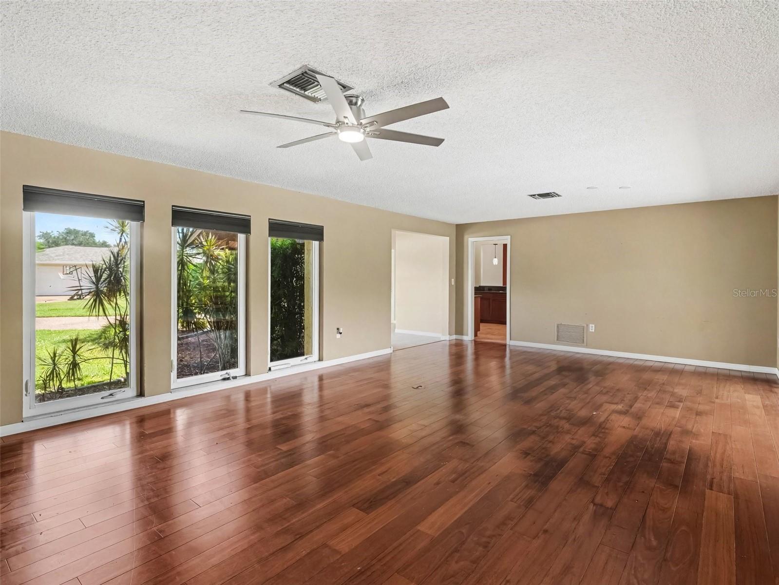 4375 SEDLEY LN — photo 6