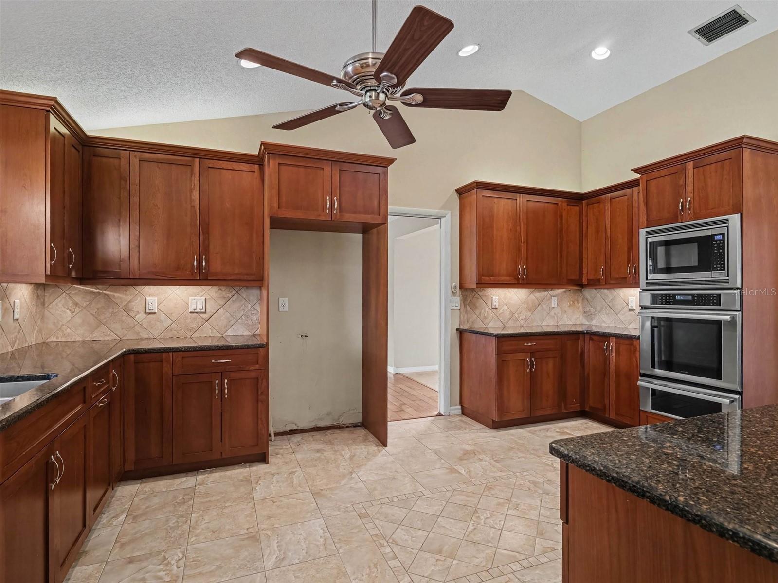 4375 SEDLEY LN — photo 10