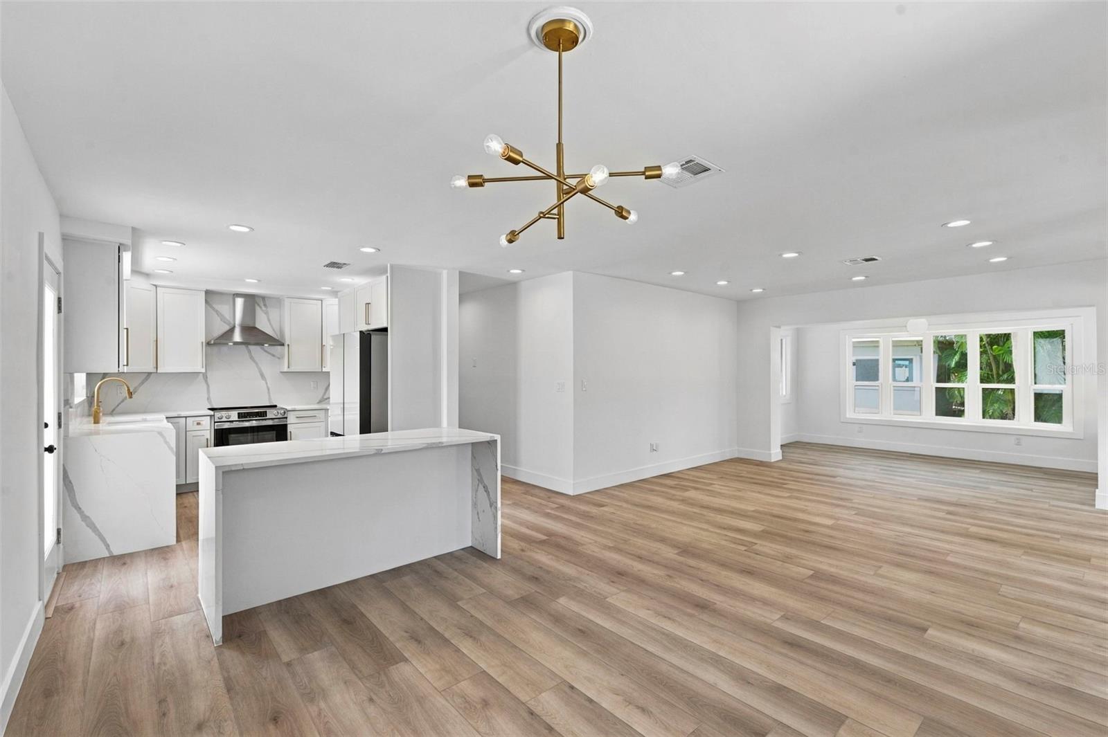 804 BRUCE AVE — photo 12