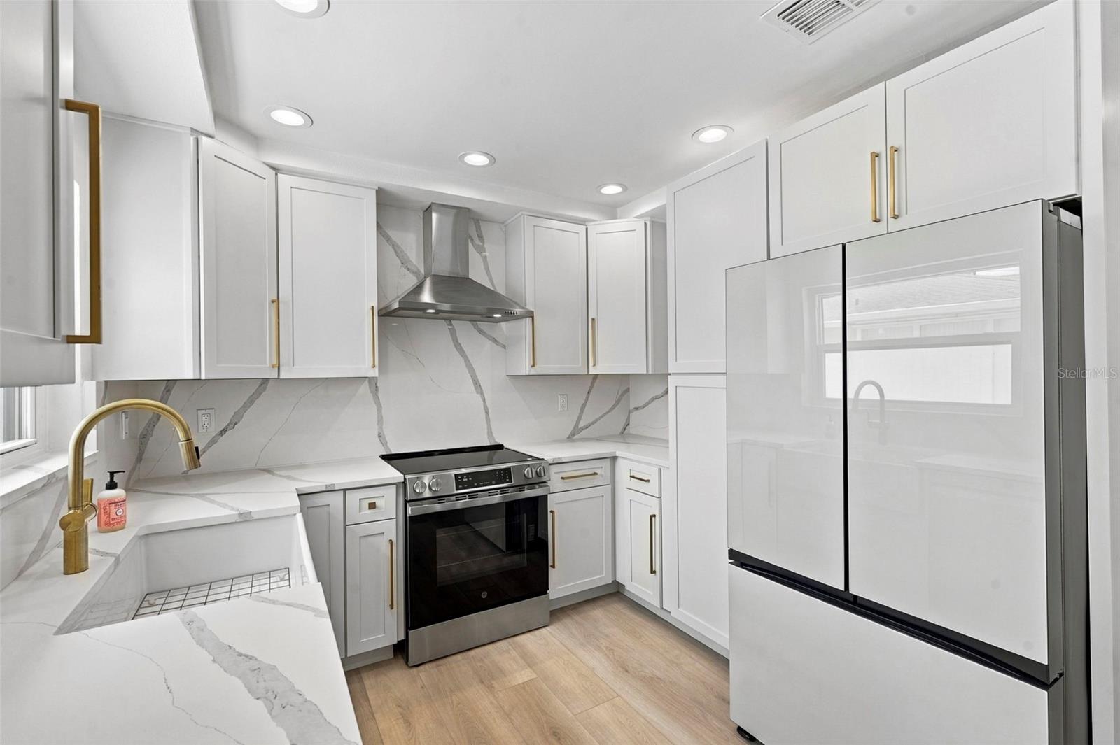 804 BRUCE AVE — photo 10