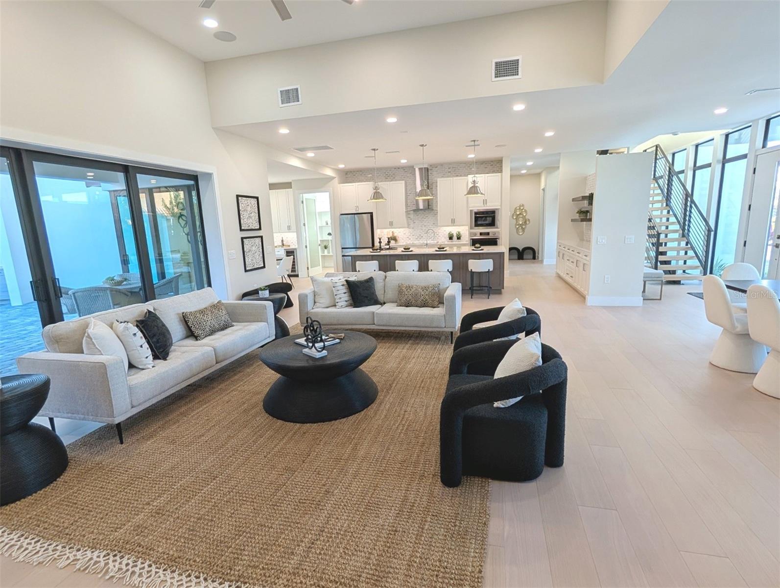 2110 MICHELE DR — photo 3