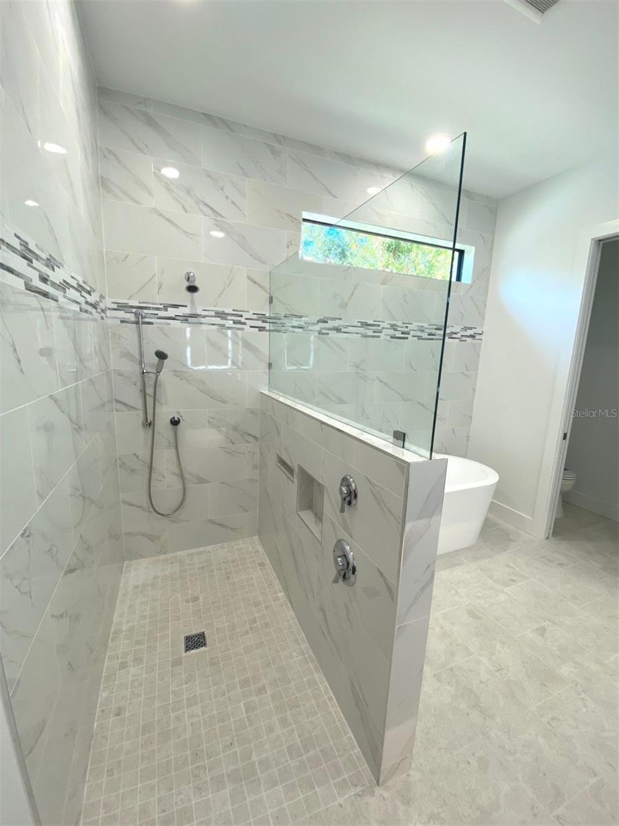 2110 MICHELE DR — photo 27