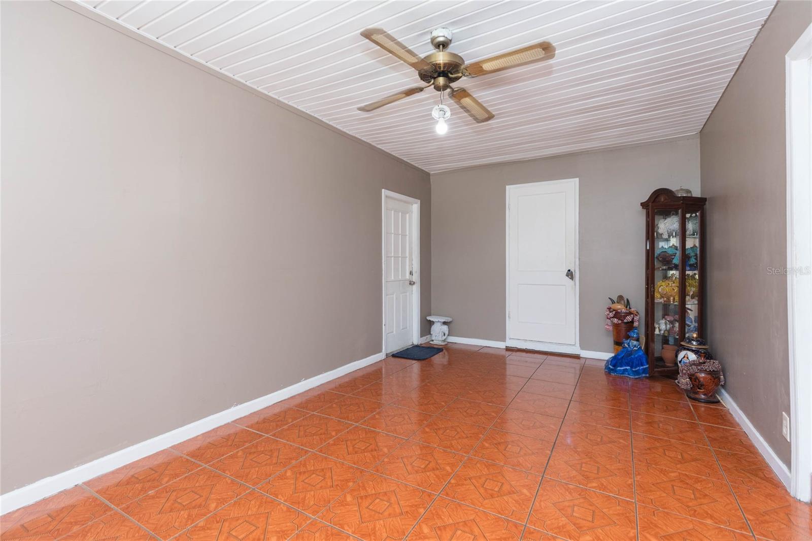 4416 W TRILBY AVE — photo 3