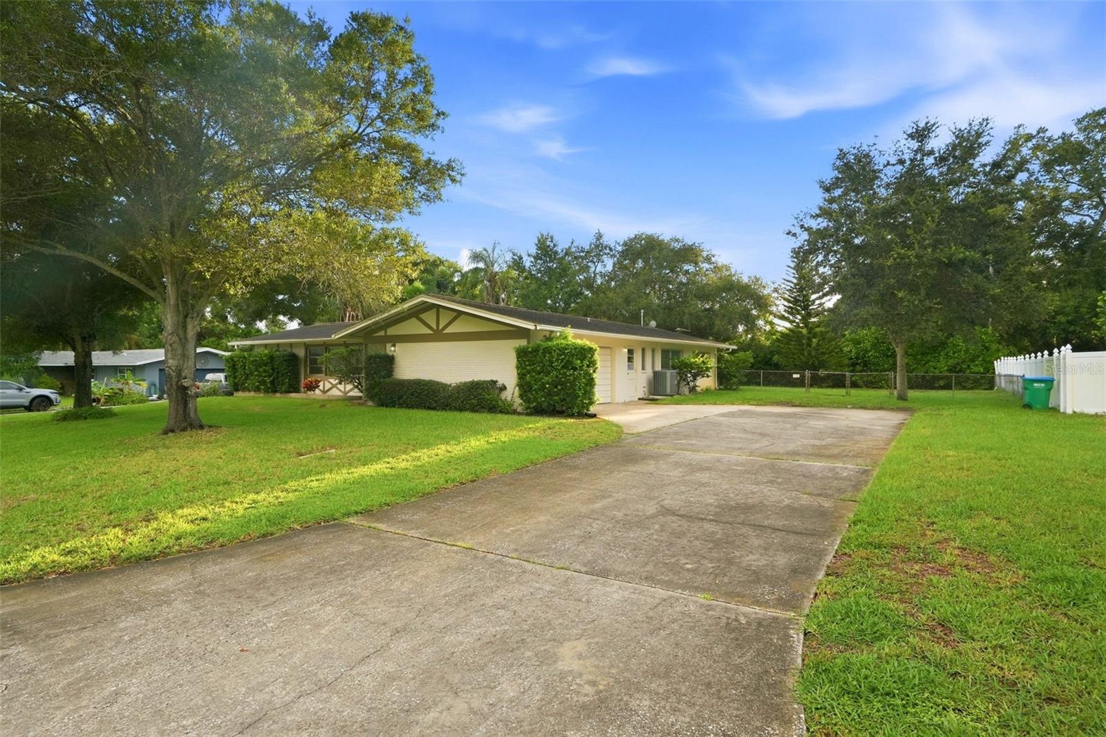 1514 OAKADIA DR W — photo 3