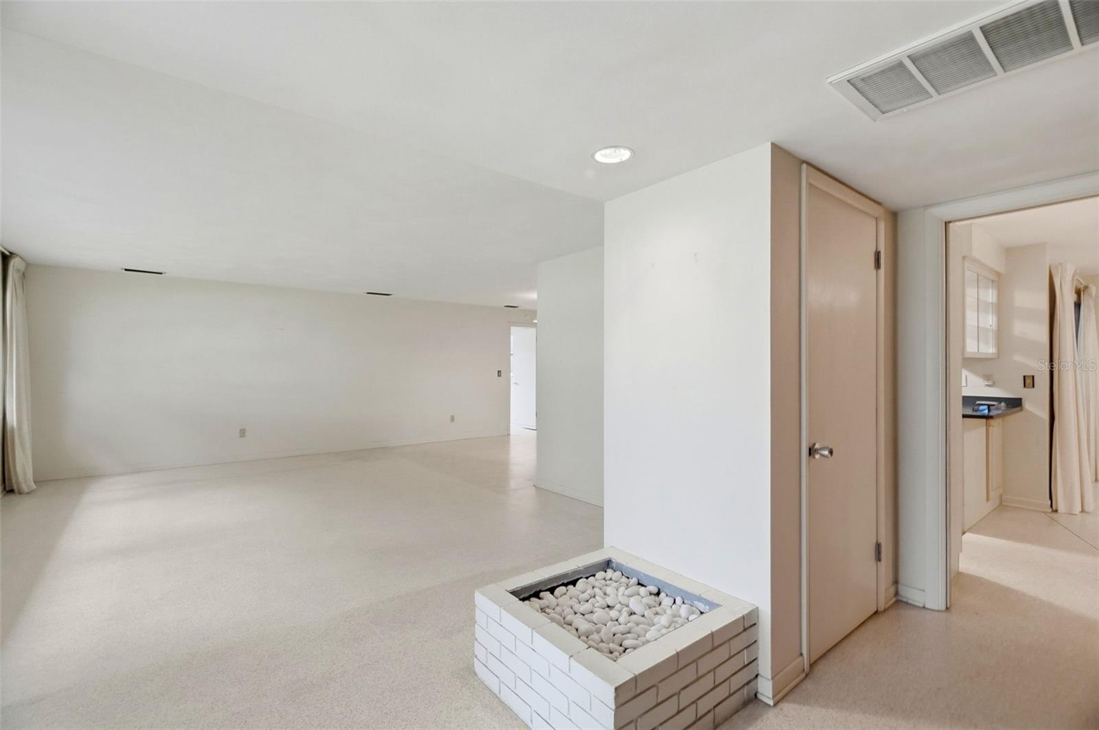 1514 OAKADIA DR W — photo 4
