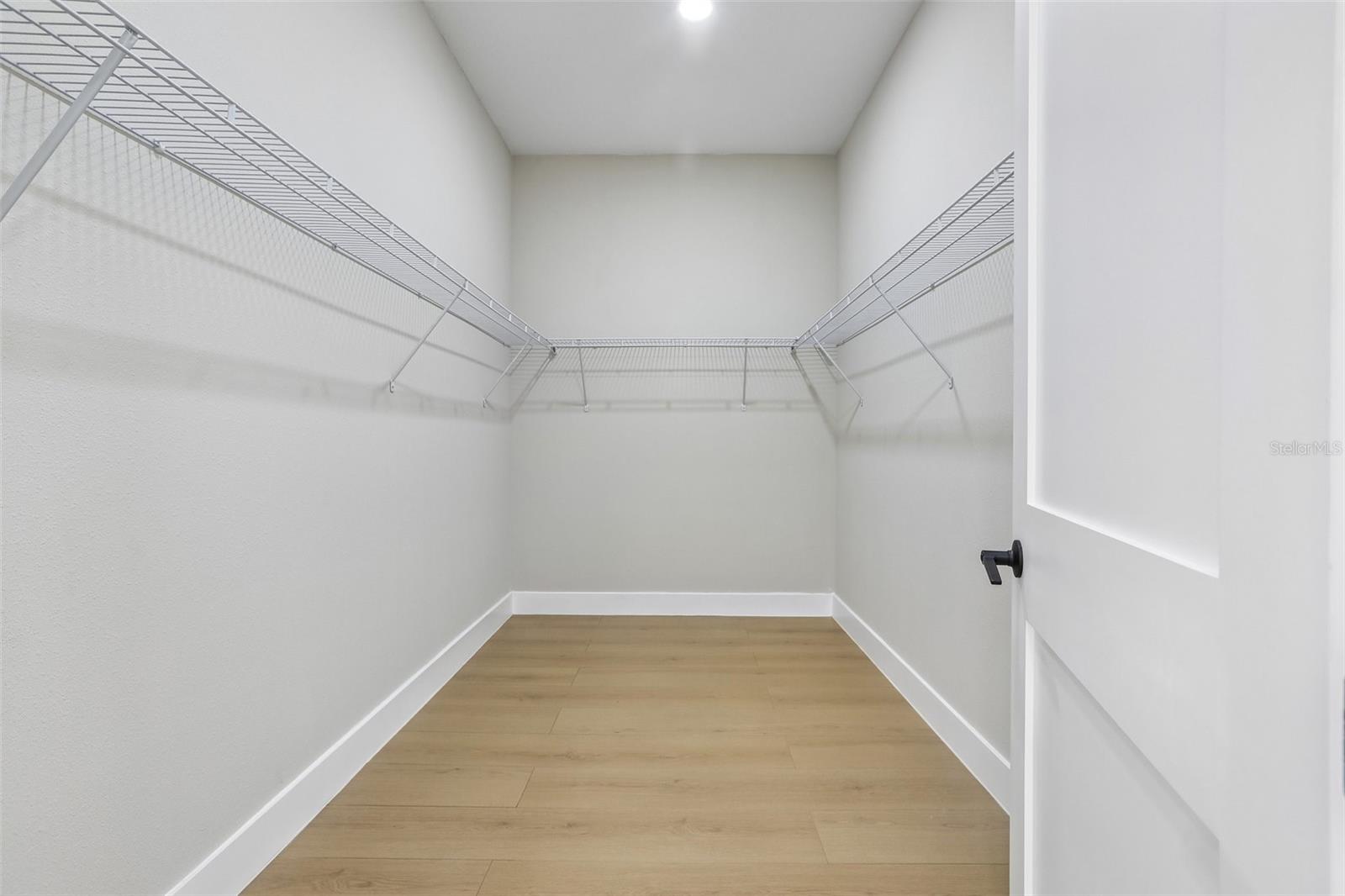 806 LAMONT PL — photo 27