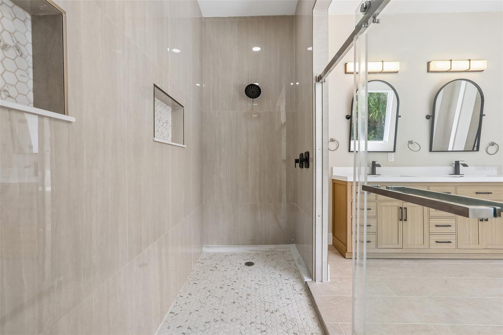806 LAMONT PL — photo 25