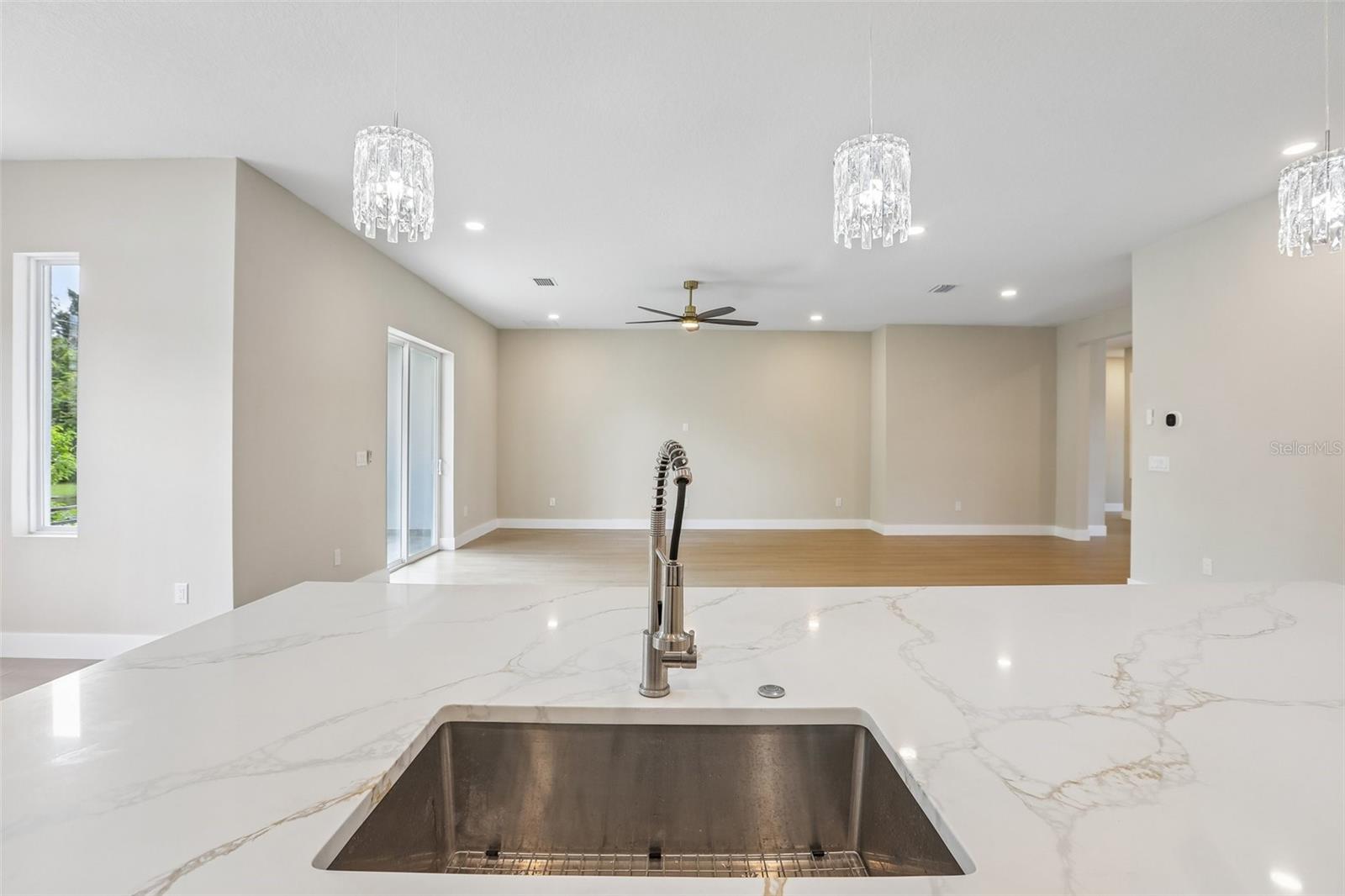 806 LAMONT PL — photo 14