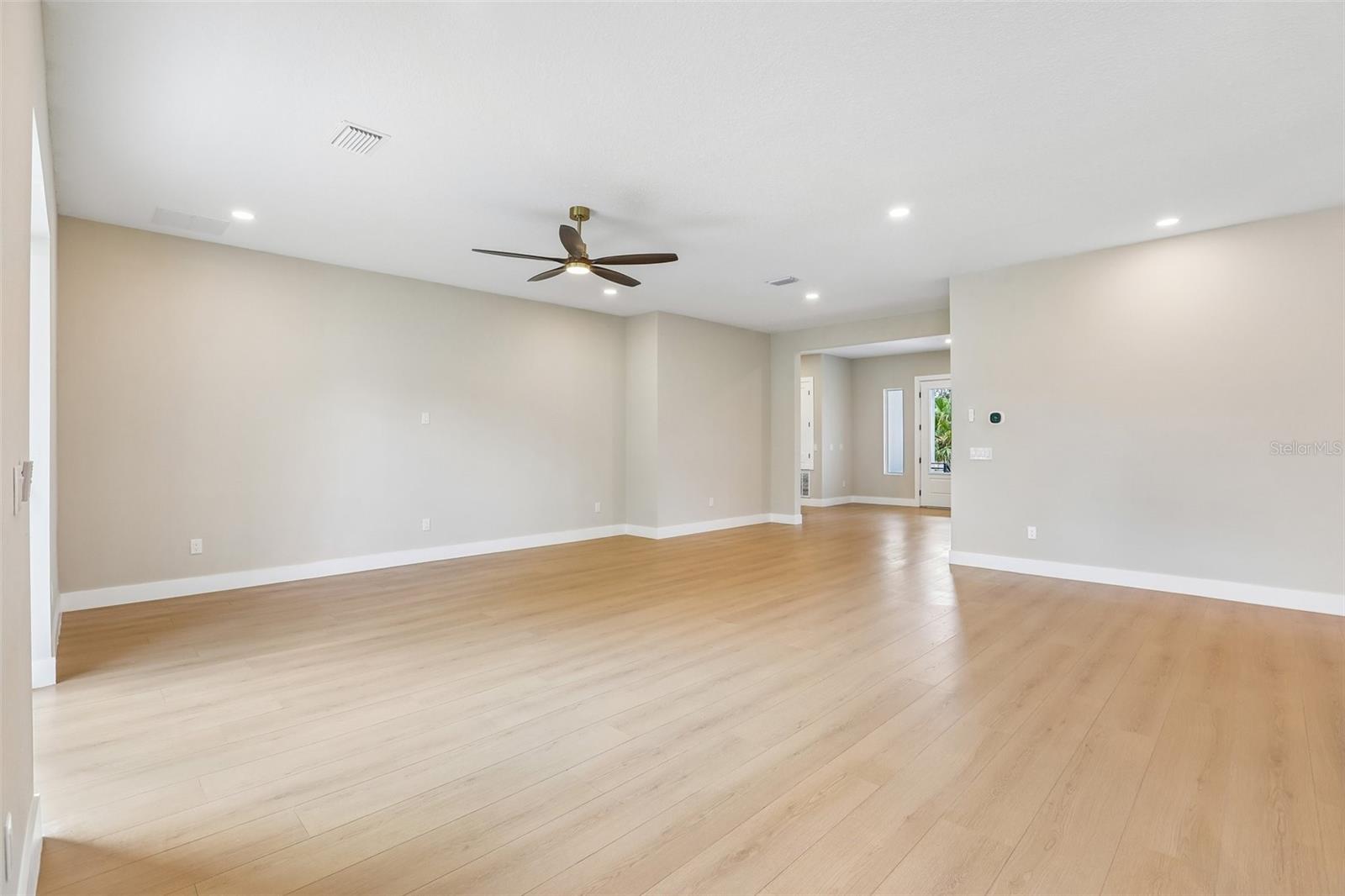 806 LAMONT PL — photo 10