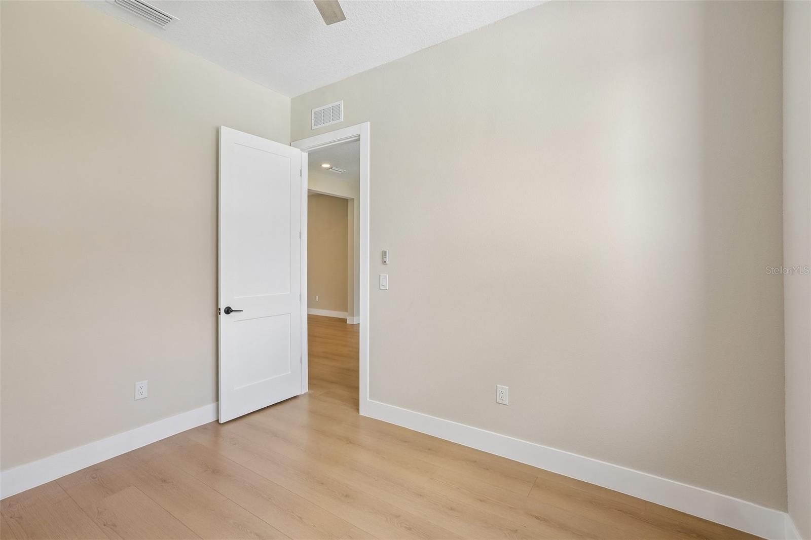 806 LAMONT PL — photo 19