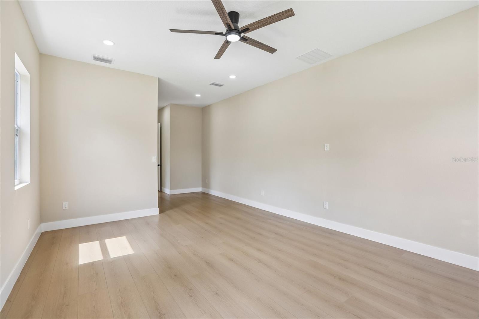 806 LAMONT PL — photo 29