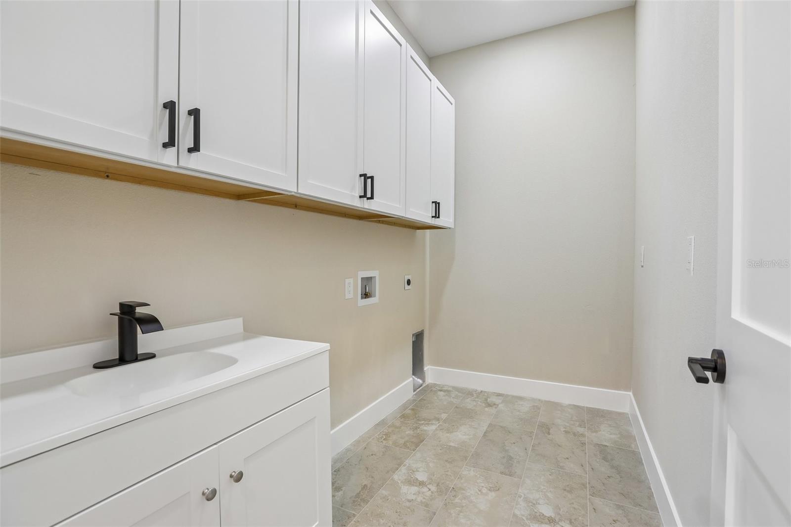 806 LAMONT PL — photo 20