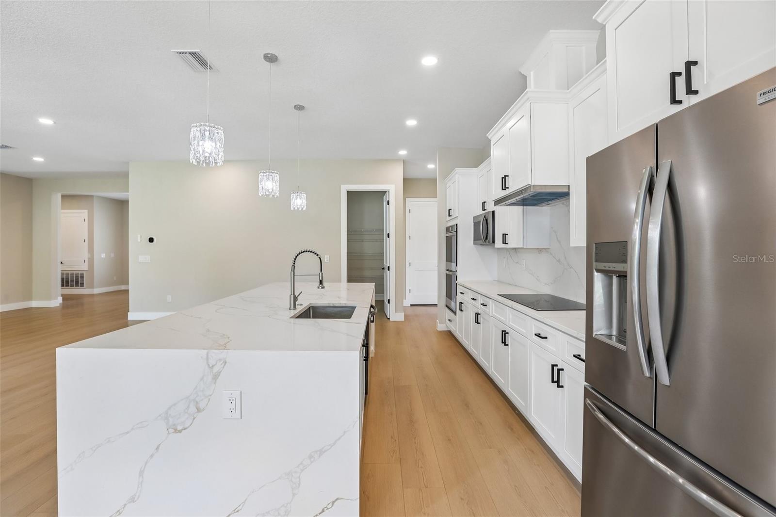 806 LAMONT PL — photo 12