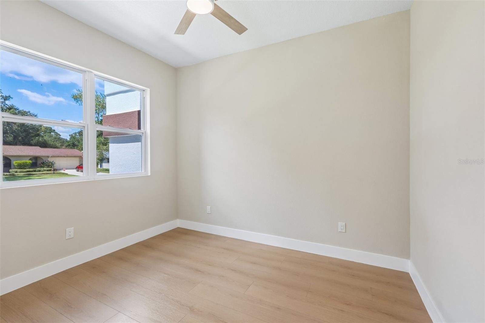 806 LAMONT PL — photo 18