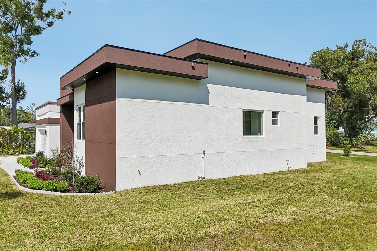 806 LAMONT PL — photo 49