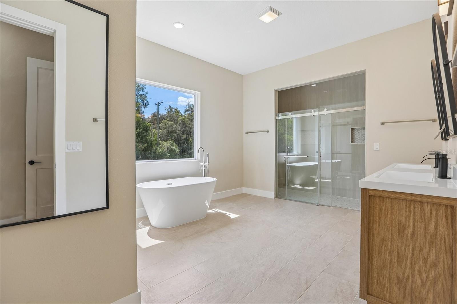 806 LAMONT PL — photo 21