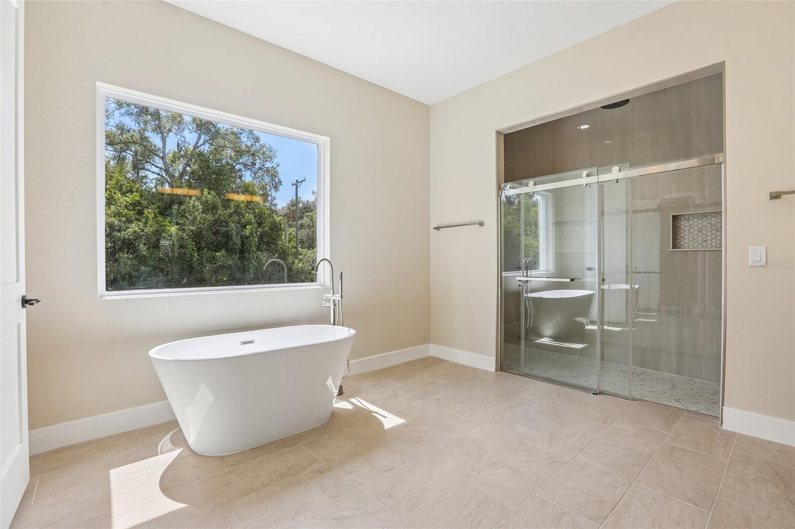 806 LAMONT PL — photo 22