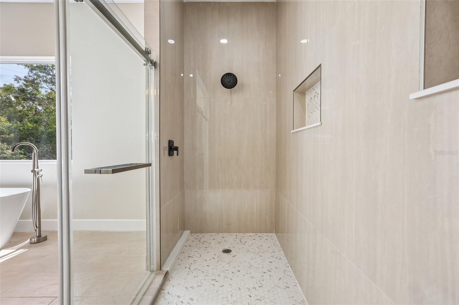 806 LAMONT PL — photo 24