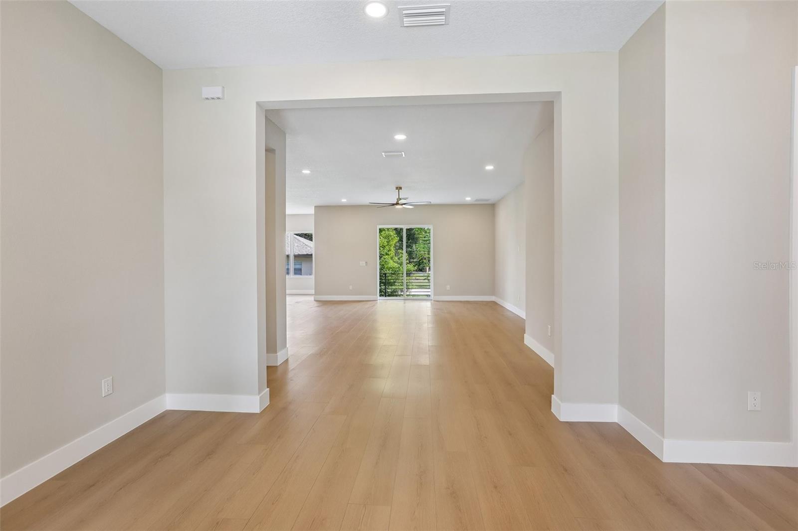 806 LAMONT PL — photo 7