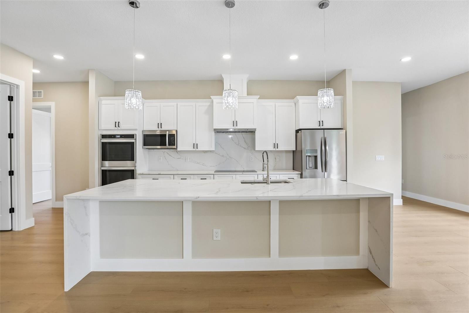 806 LAMONT PL — photo 11