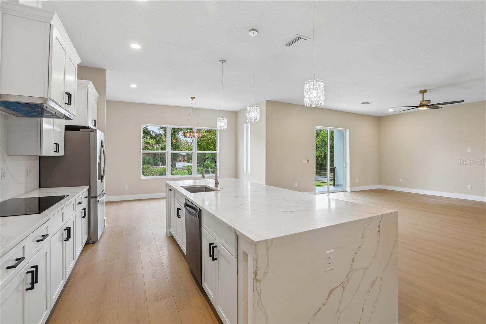 806 LAMONT PL — photo 15