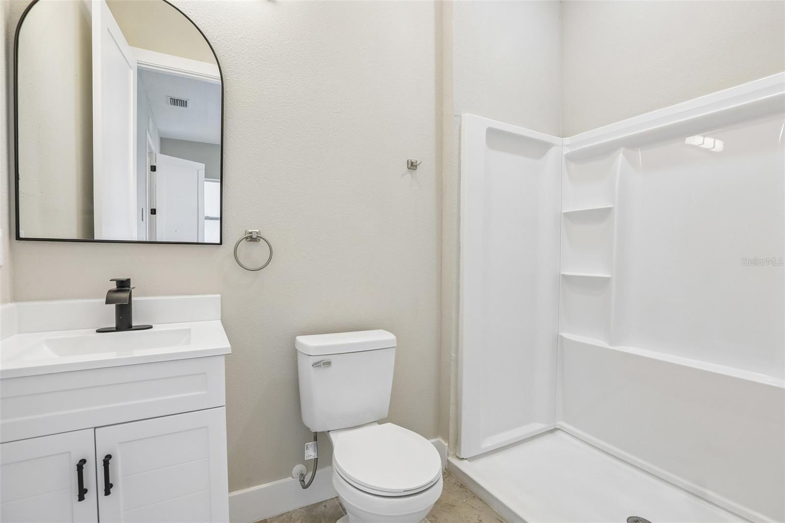 806 LAMONT PL — photo 32