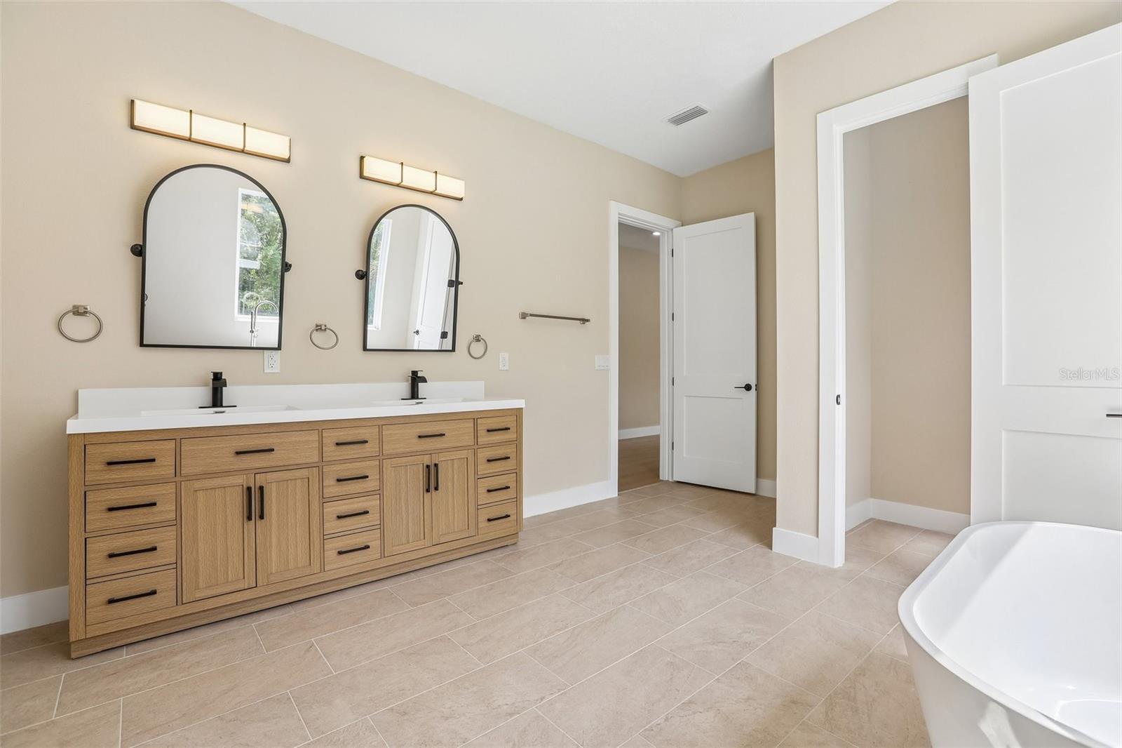 806 LAMONT PL — photo 23