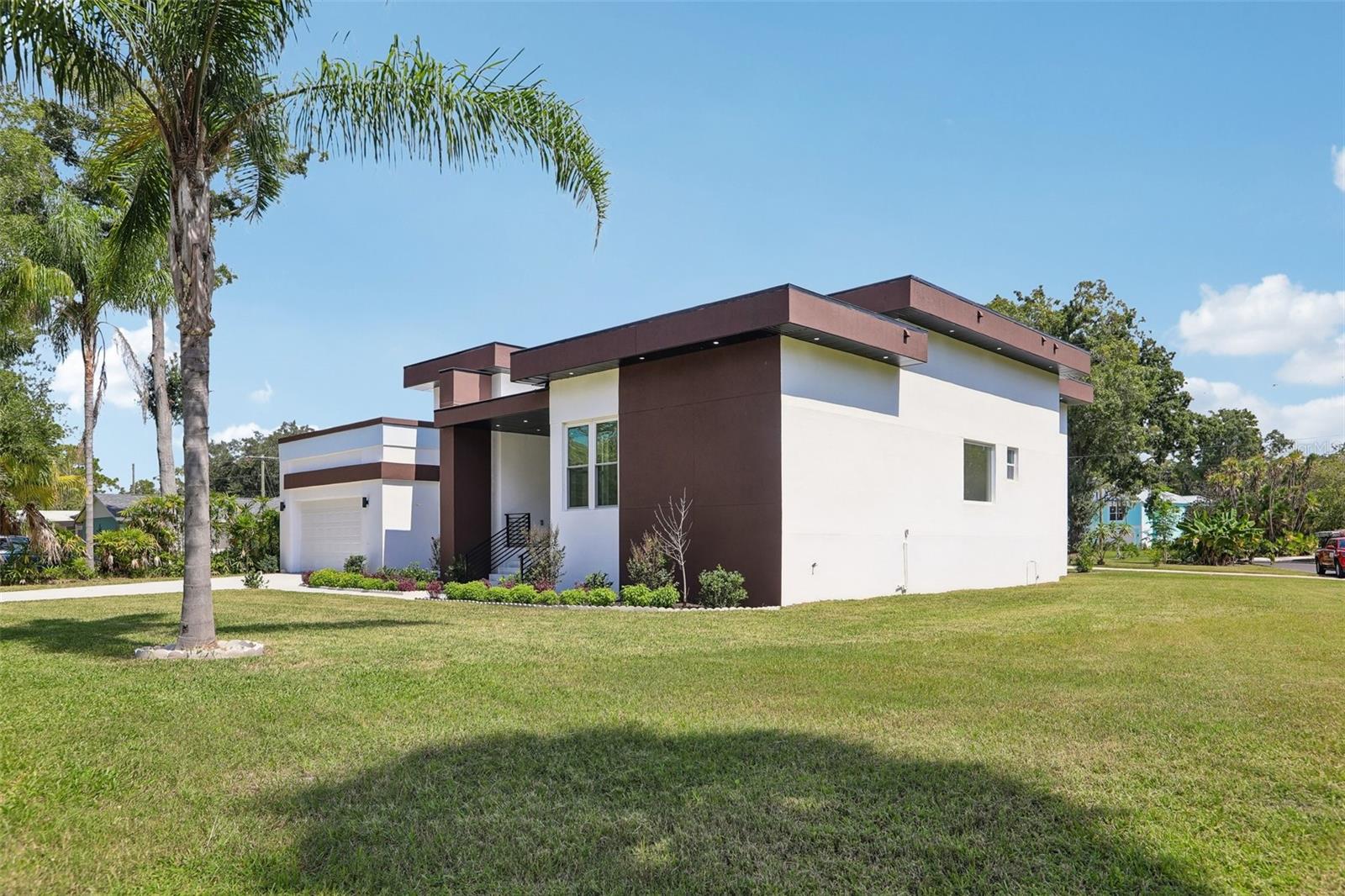 806 LAMONT PL — photo 3