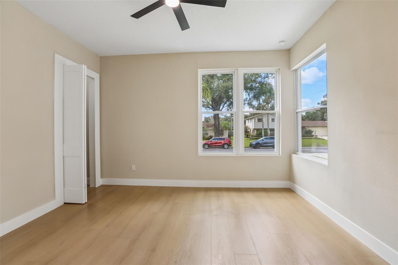 806 LAMONT PL — photo 30