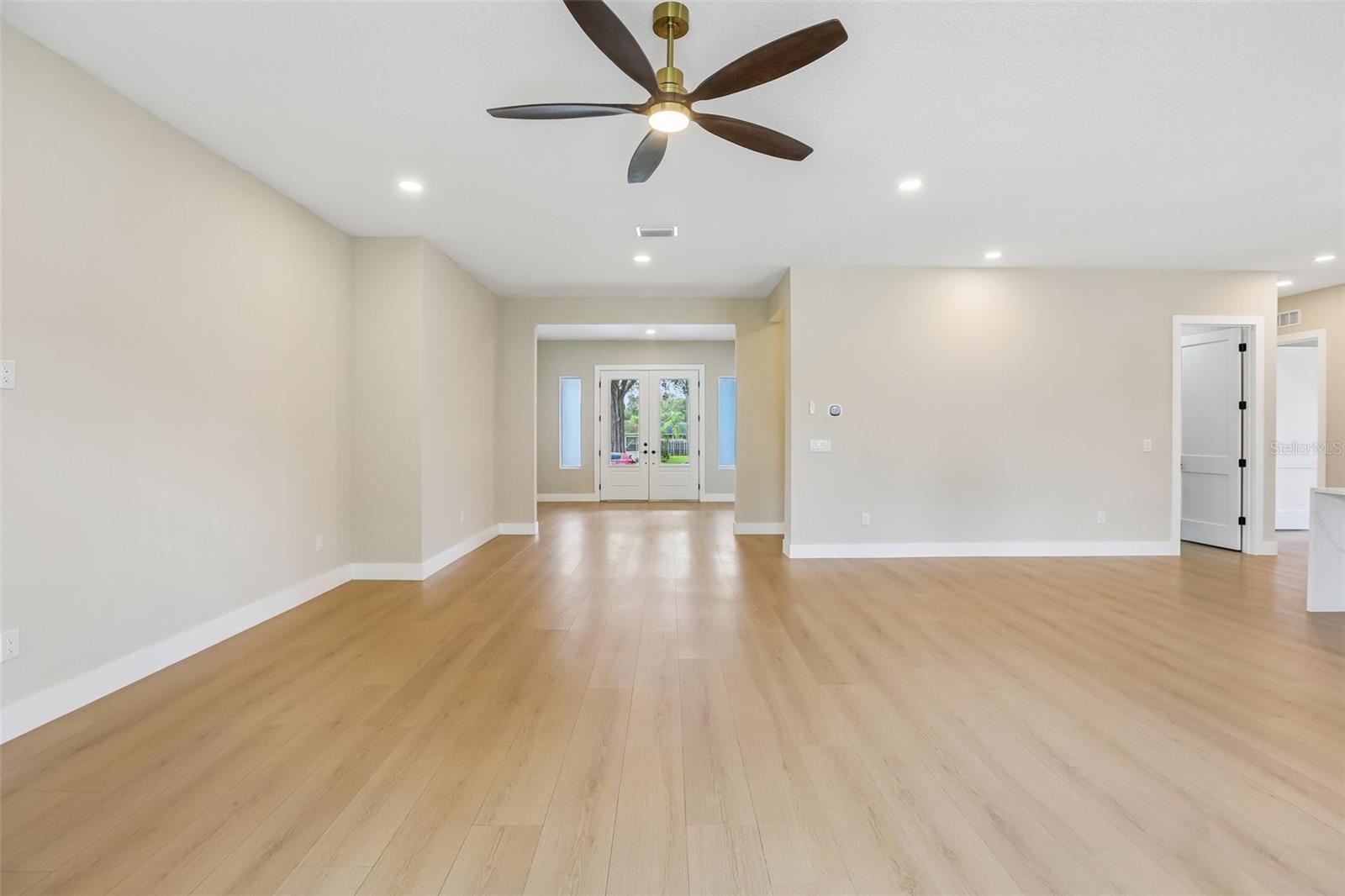 806 LAMONT PL — photo 8