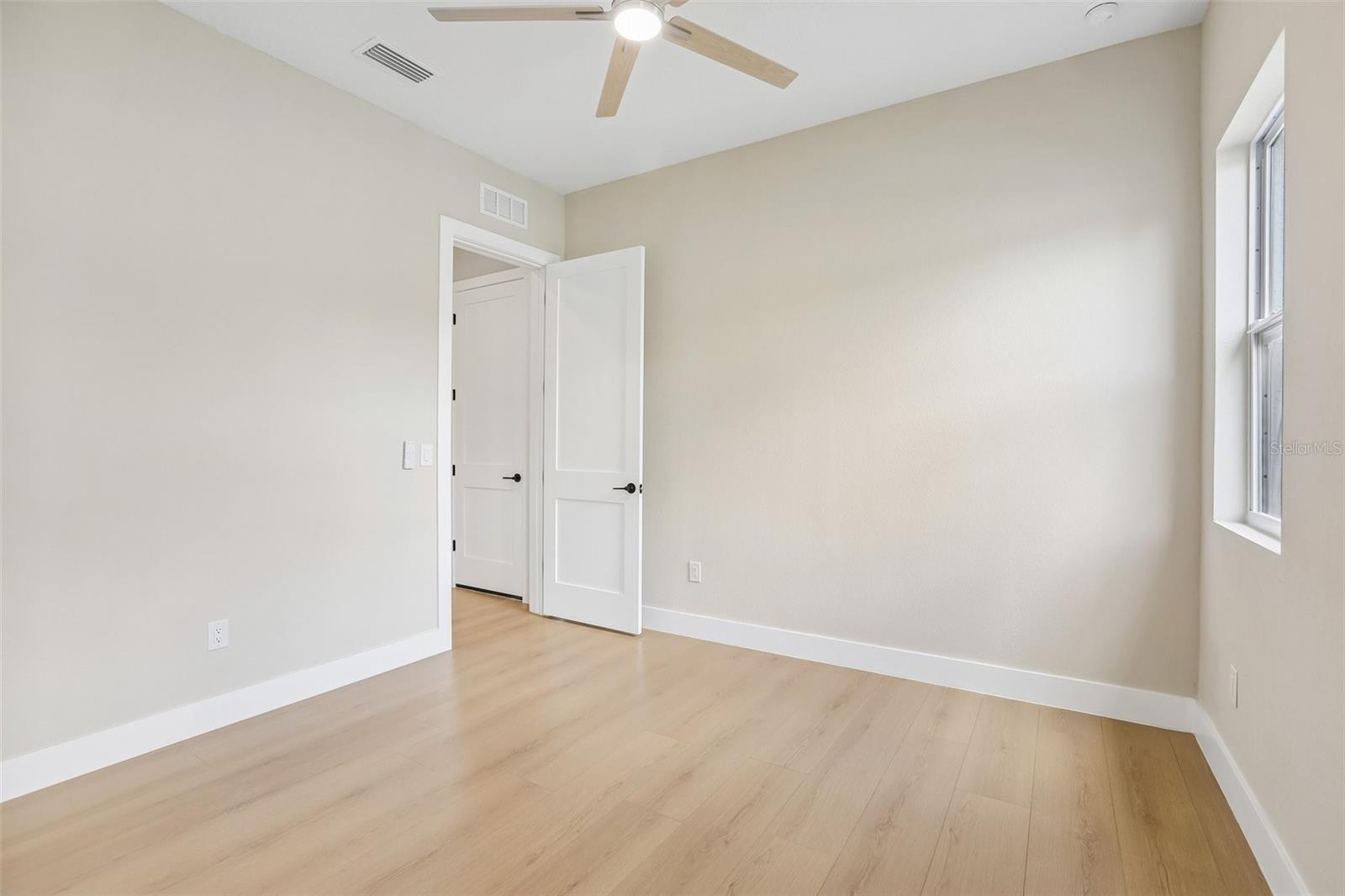 806 LAMONT PL — photo 36