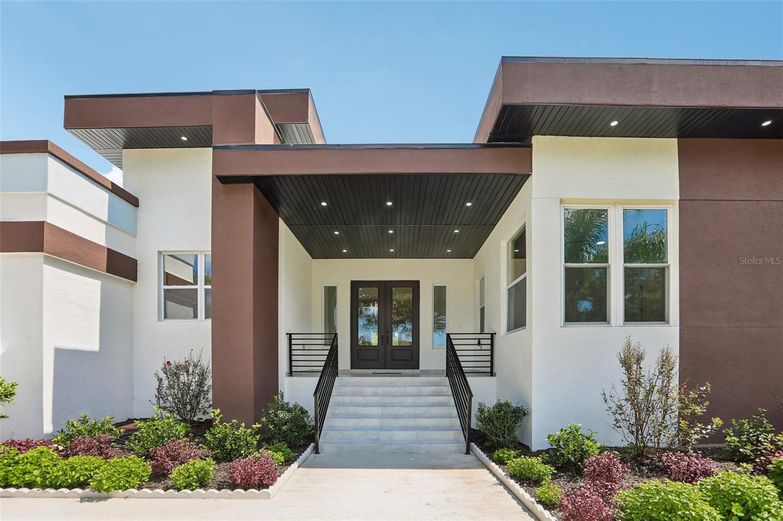 806 LAMONT PL — photo 4