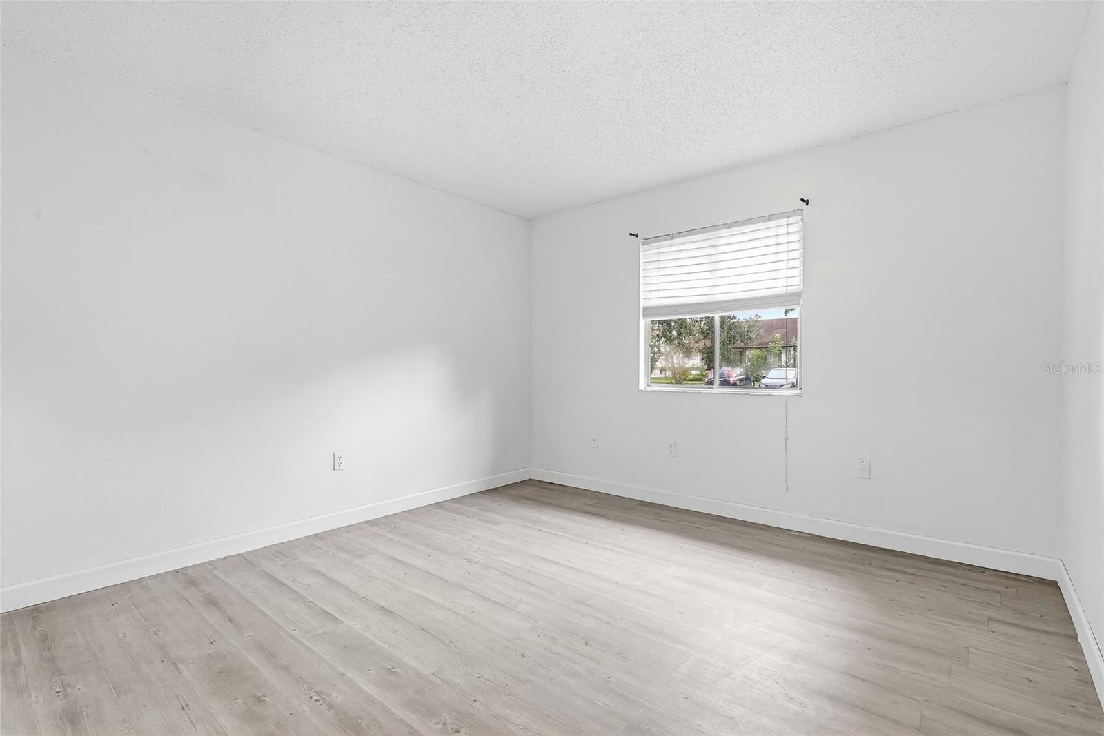 2265 BANCROFT CIR S #B — photo 27
