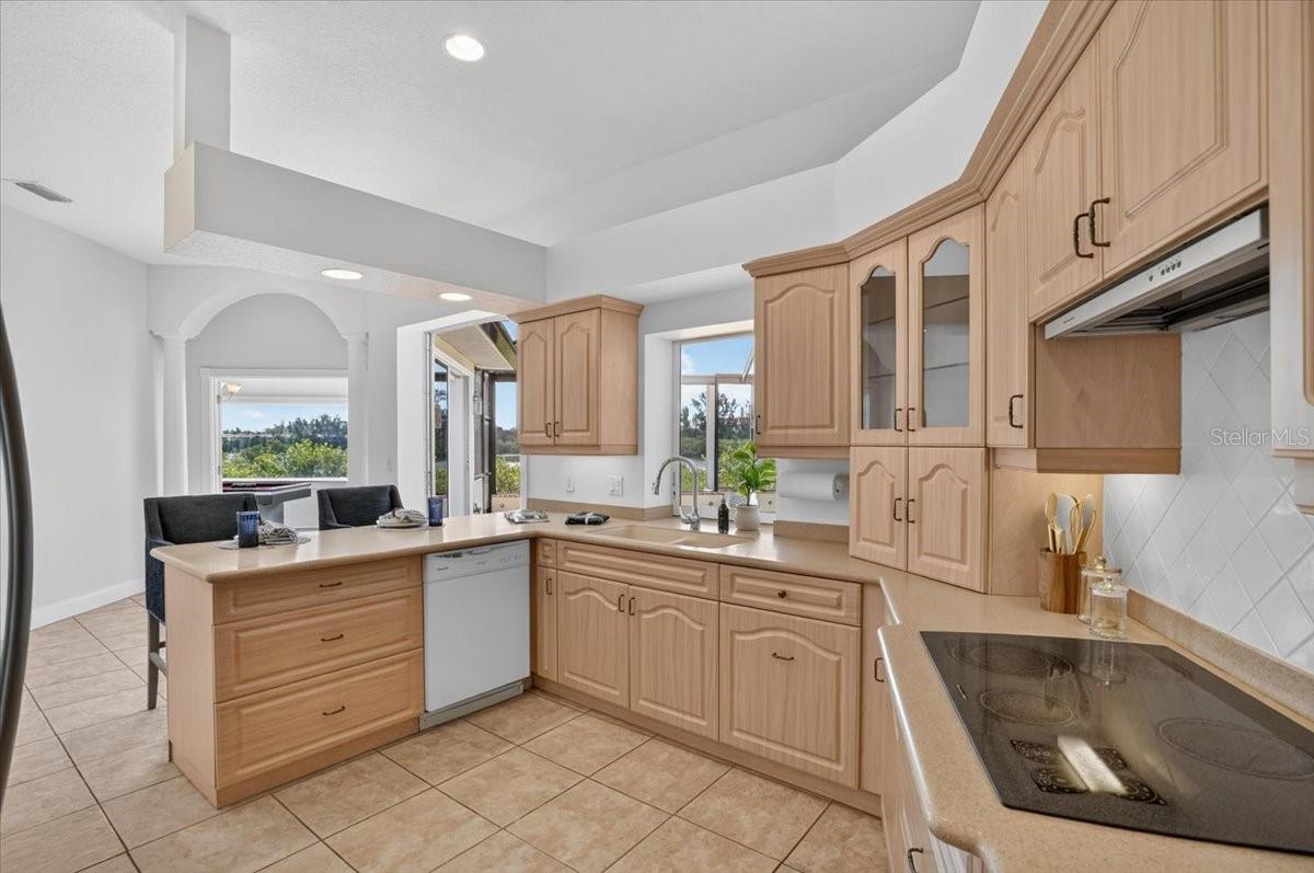 102 BRENDA LN — photo 10