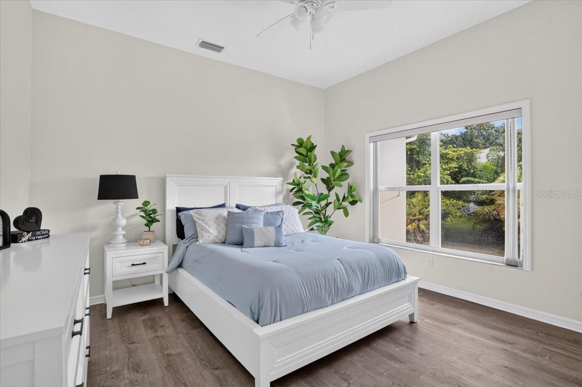 102 BRENDA LN — photo 32