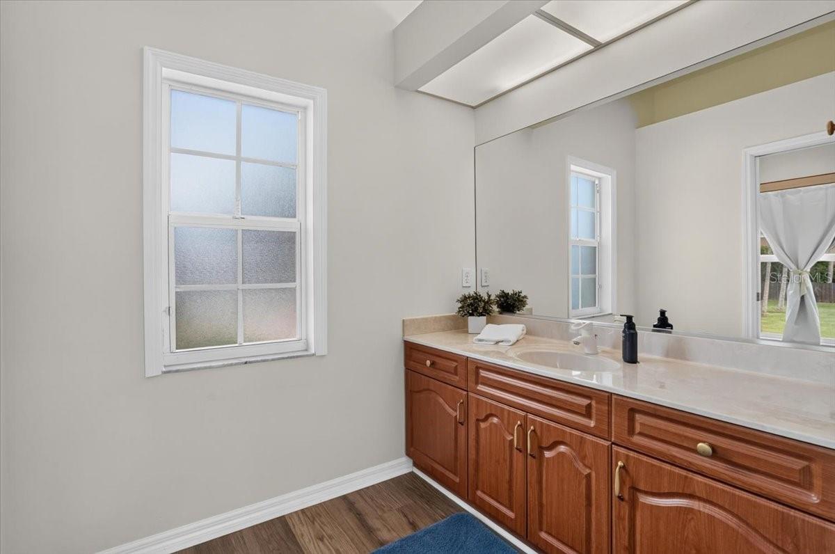 102 BRENDA LN — photo 24