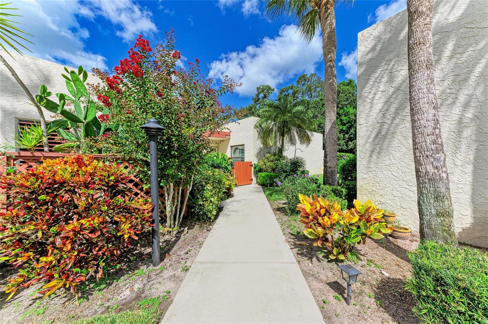 812 SPRING LAKES BLVD. — photo 7