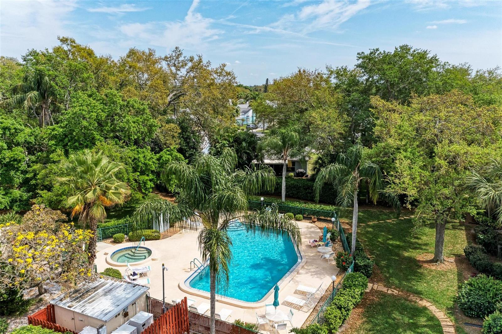 812 SPRING LAKES BLVD. — photo 50