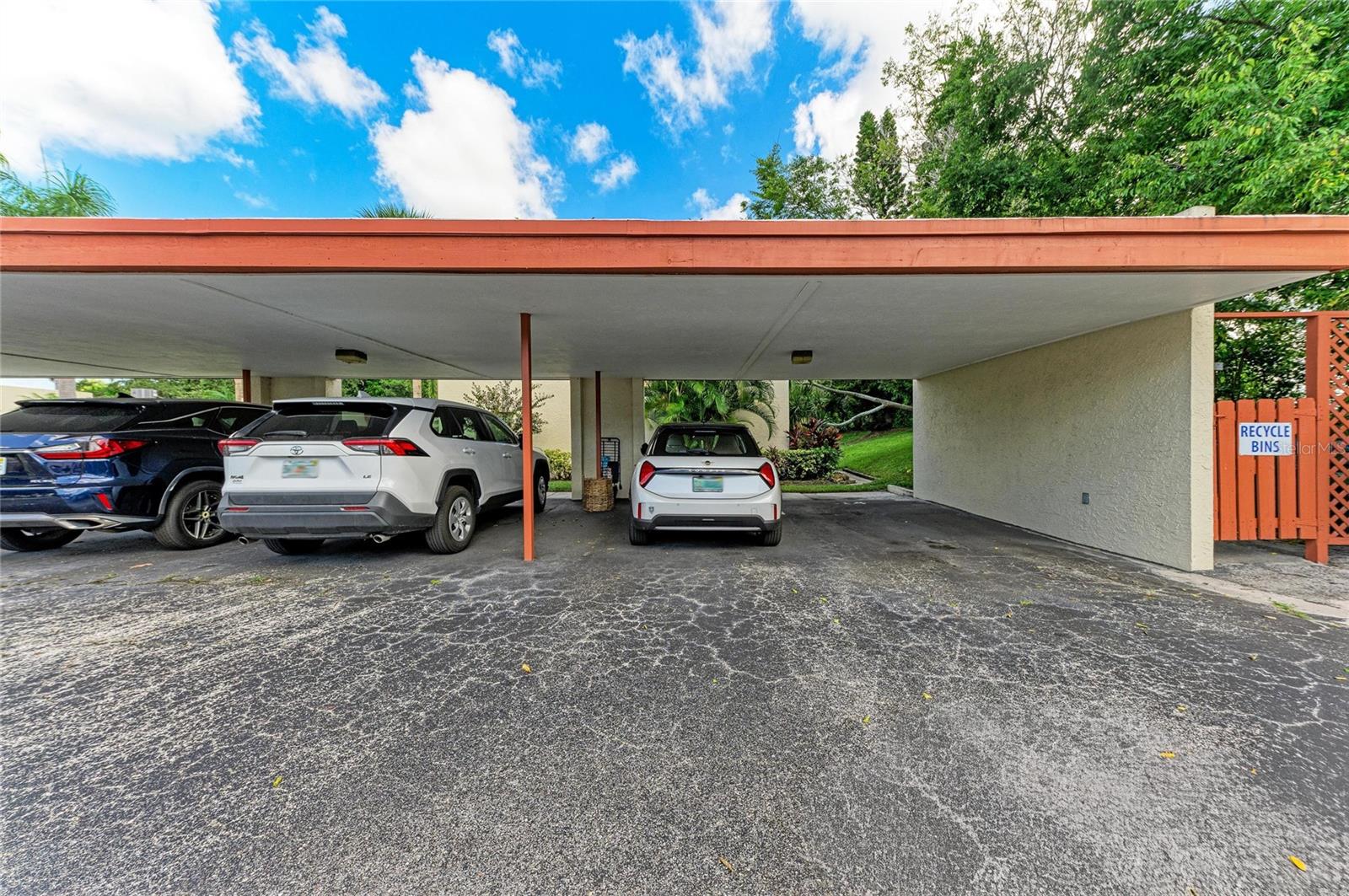 812 SPRING LAKES BLVD. — photo 47