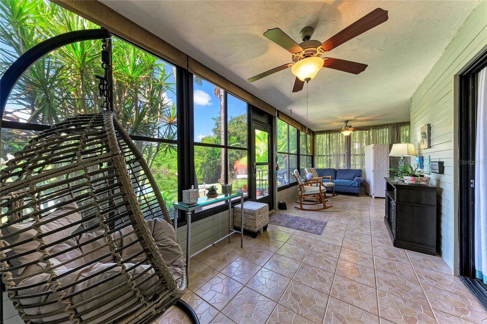 812 SPRING LAKES BLVD. — photo 39