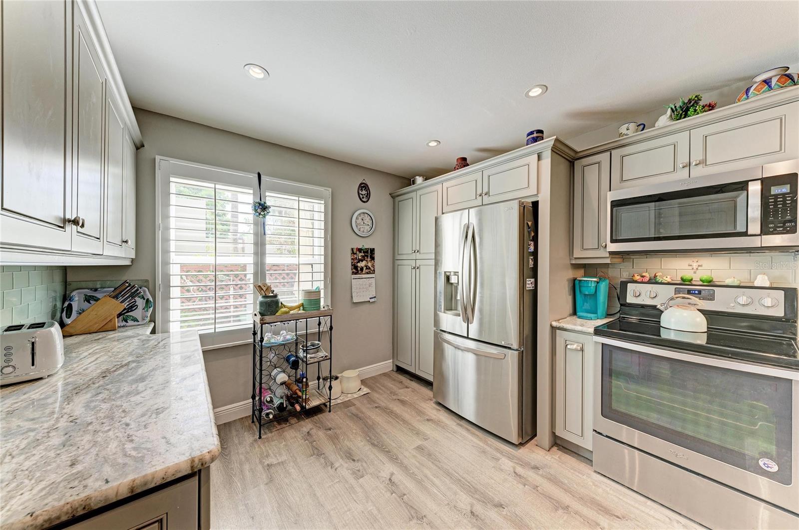 812 SPRING LAKES BLVD. — photo 17