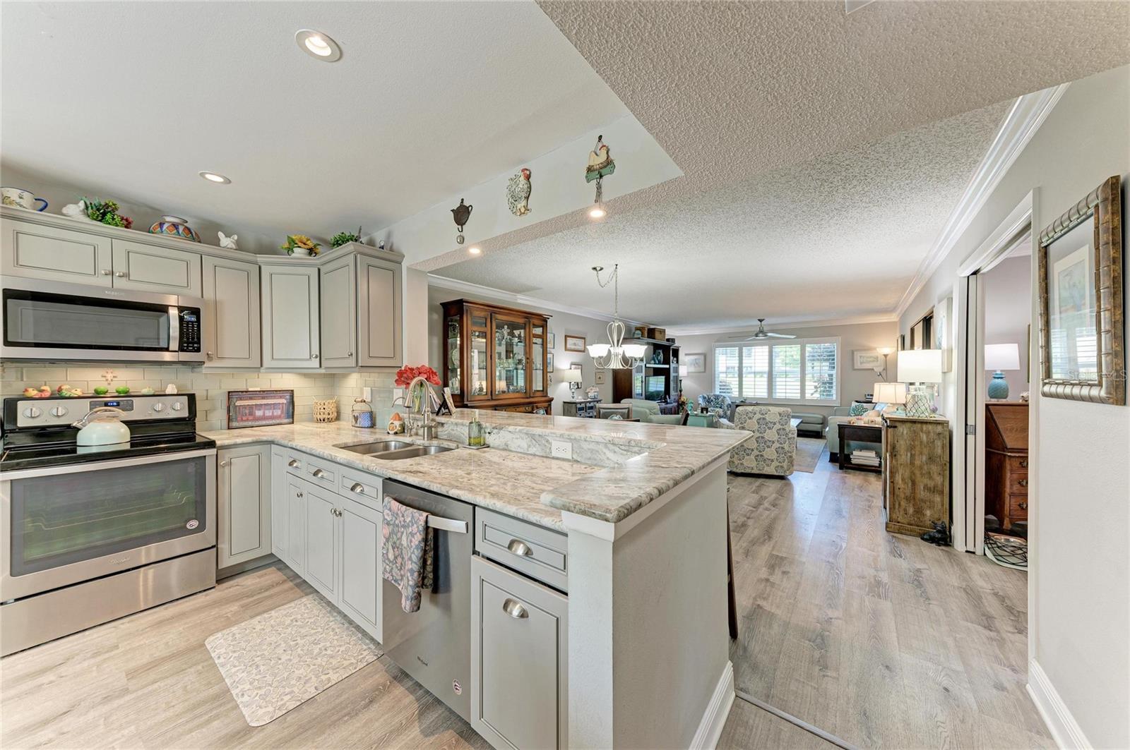 812 SPRING LAKES BLVD. — photo 3