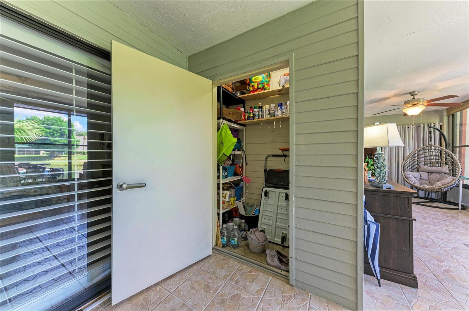 812 SPRING LAKES BLVD. — photo 41