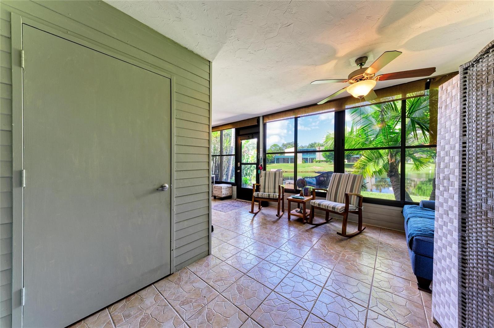 812 SPRING LAKES BLVD. — photo 40
