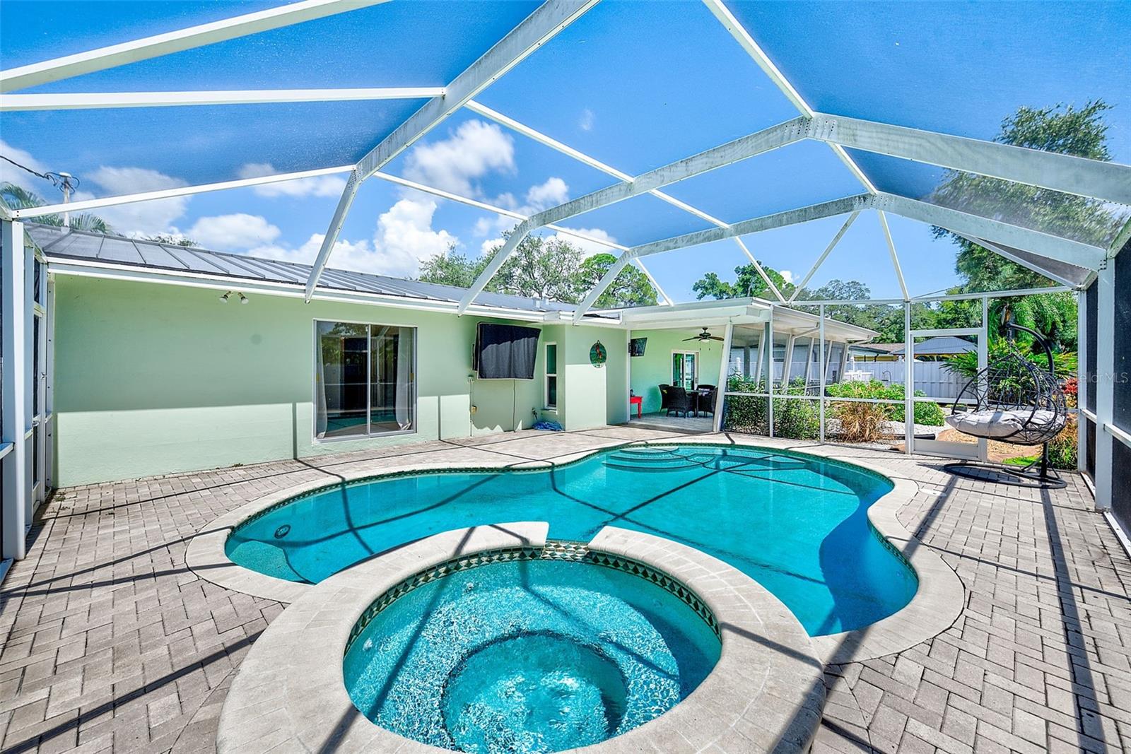 809 JACARANDA DR — photo 46