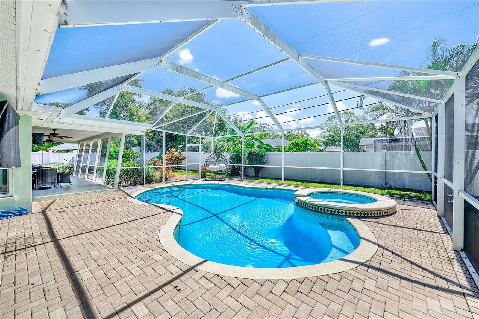 809 JACARANDA DR — photo 47