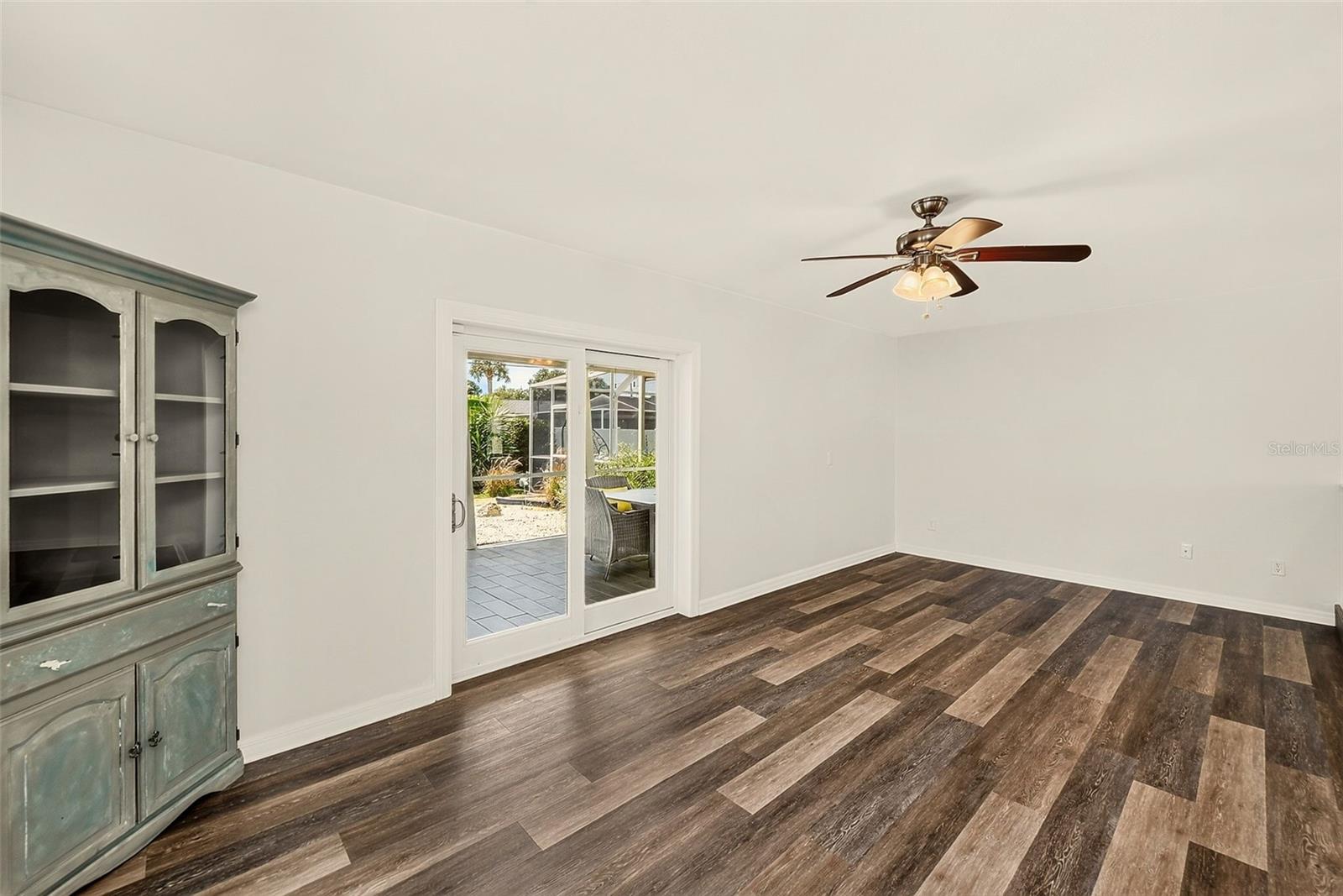 809 JACARANDA DR — photo 18