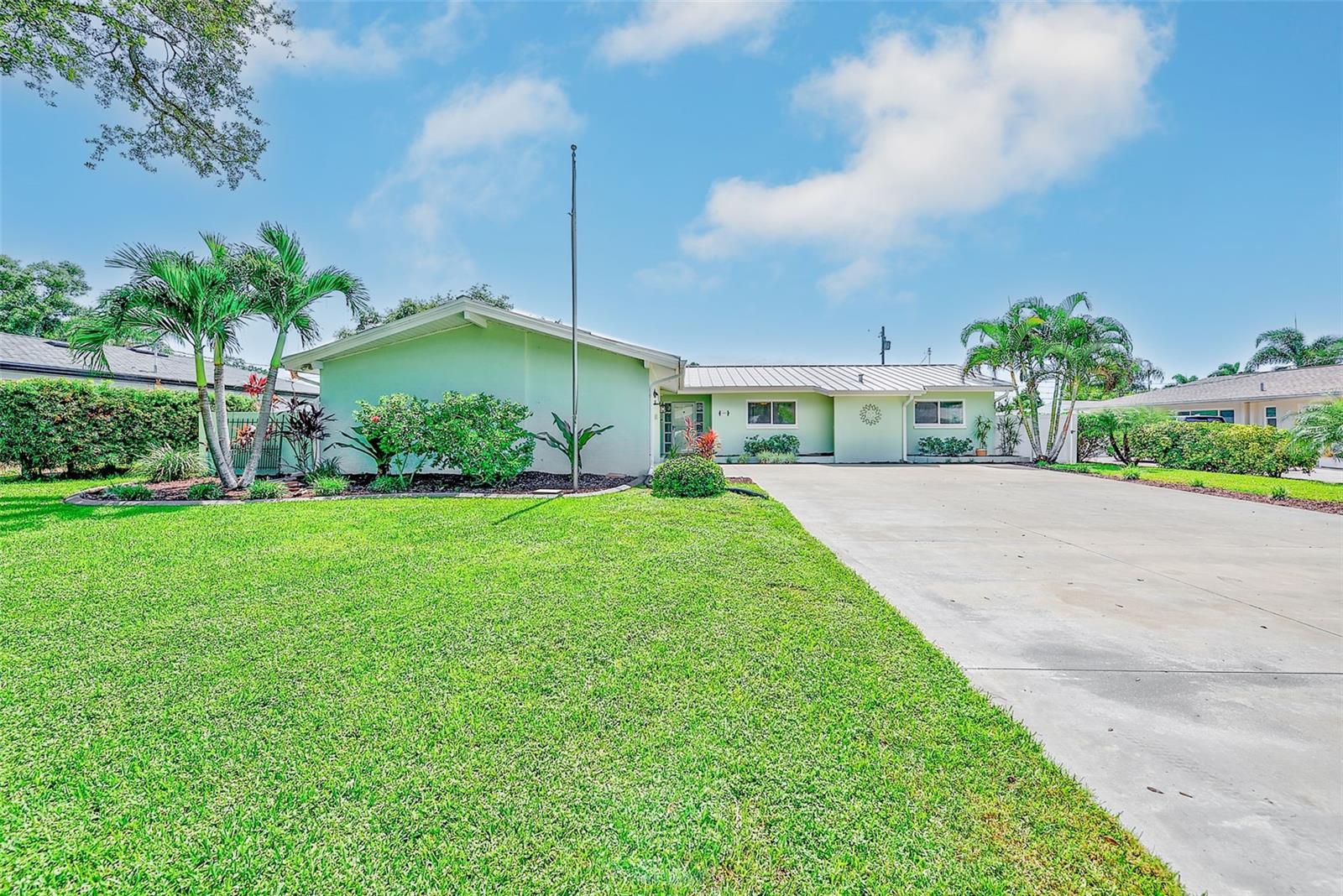 809 JACARANDA DR — photo 38