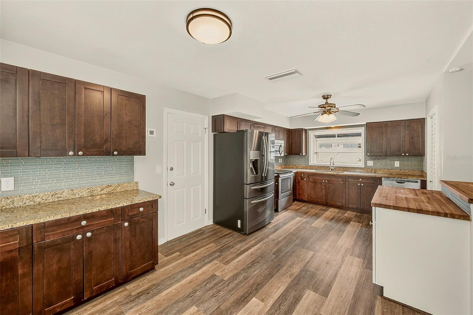 809 JACARANDA DR — photo 11